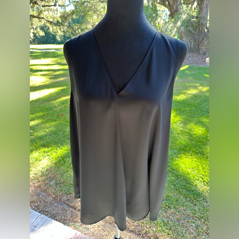 EUC- Vince Camuto - Sz M - Smoke free home
